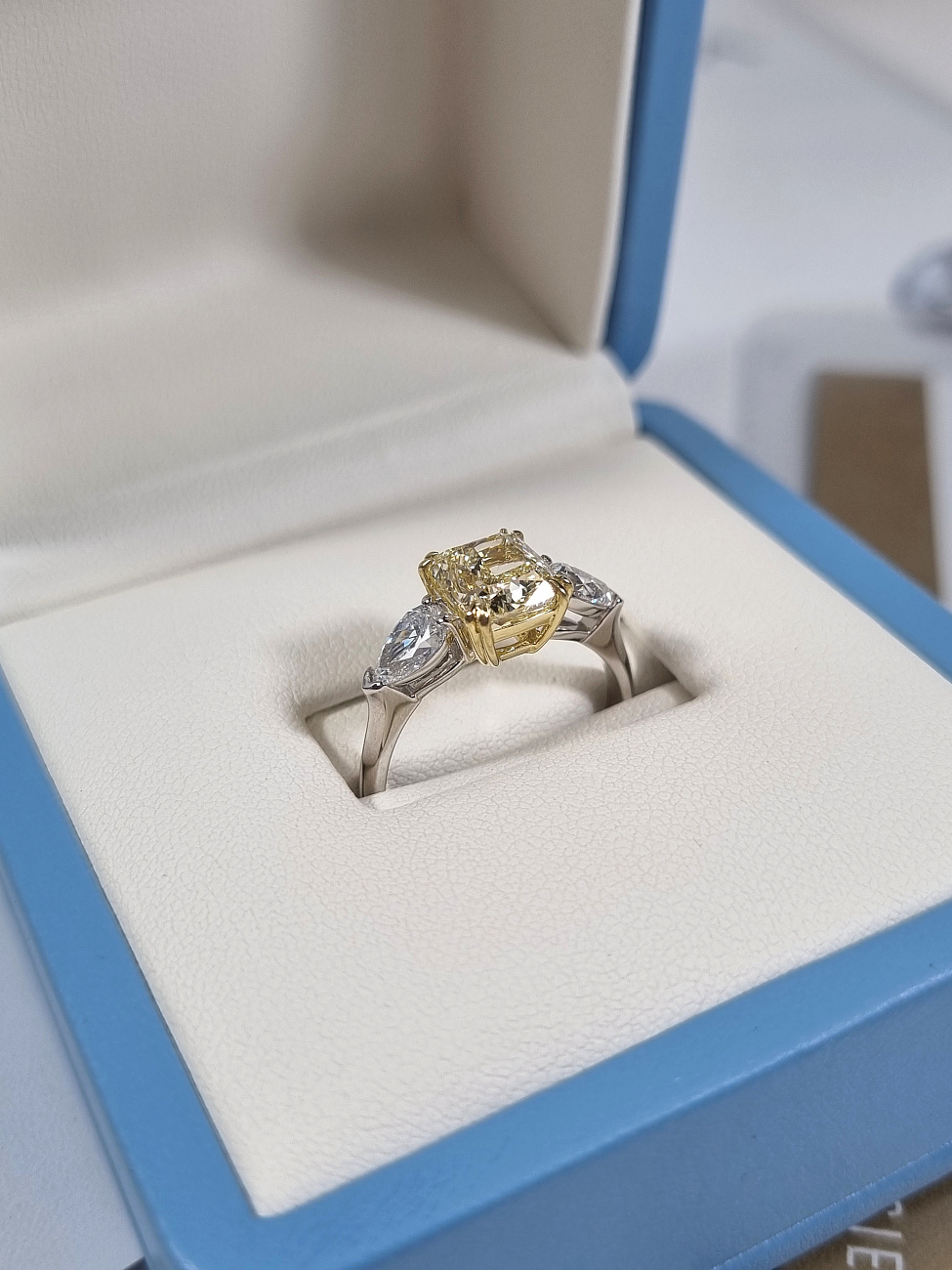 Украшение NO NAME  Кольцо С Бриллиантом 2,22 Ct. W To X Range/Vvs2   