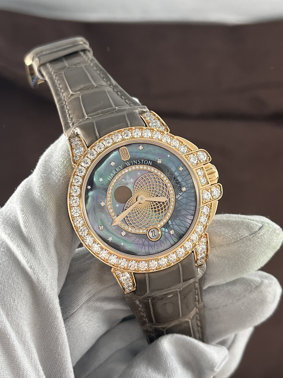 Часы Harry Winston  Ocean Moon Phase 36 Mm  OCEQMP36RR026