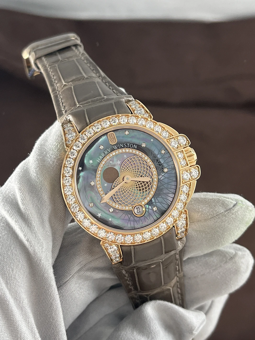 Часы Harry Winston  Ocean Moon Phase 36 Mm  OCEQMP36RR026