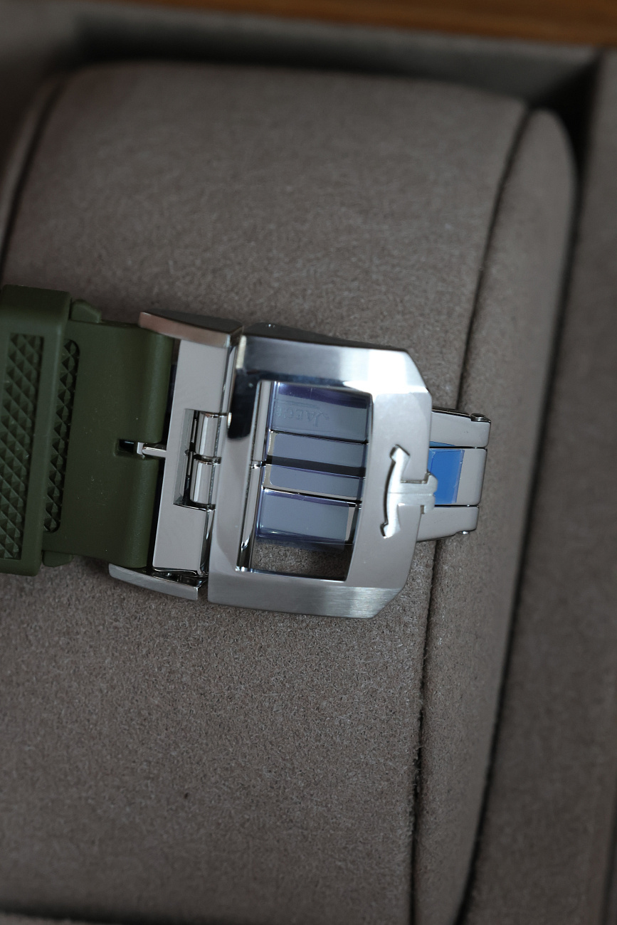 Часы Jaeger-LeCoultre  Polaris Date Olive  Q906863J