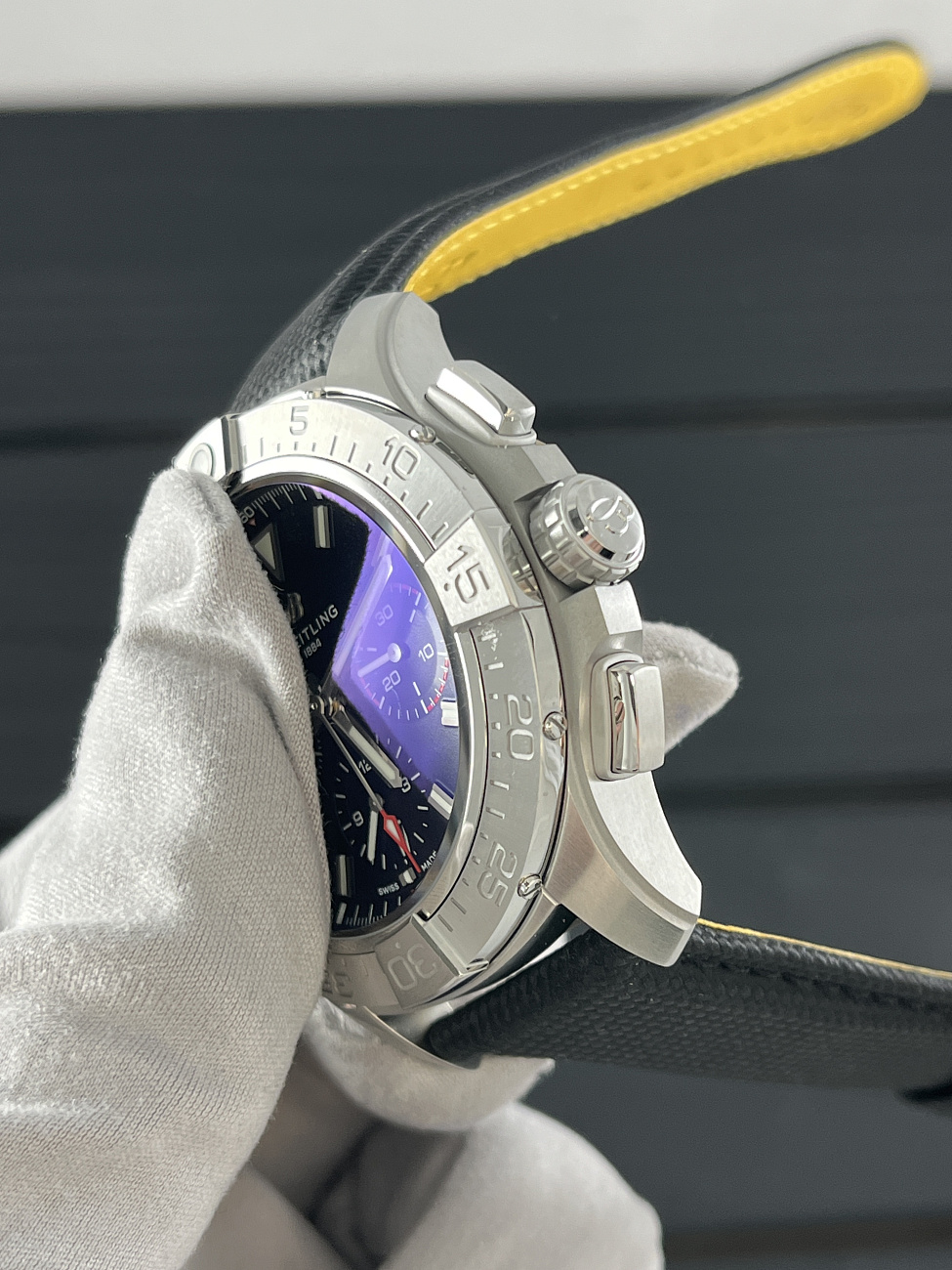 Часы Breitling  Avenger B01 Chronograph 44Mm  AB0147101B1X1