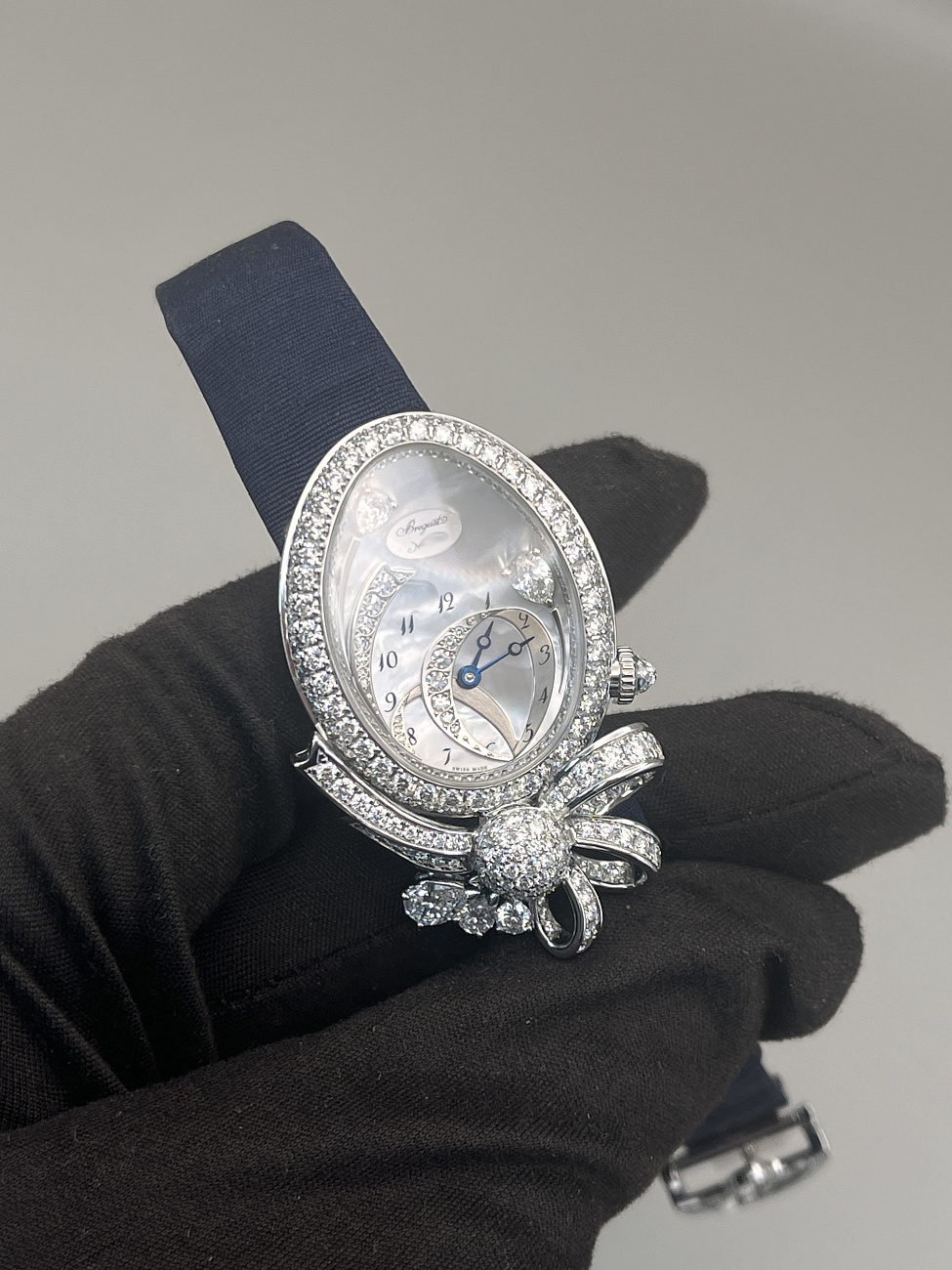 Часы Breguet  Désir De La Reine  GJ27BB8924/DDD83L