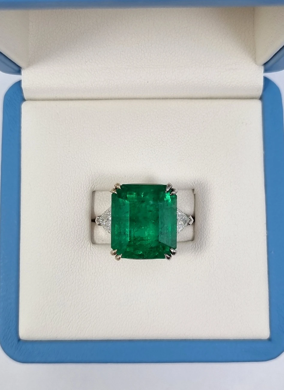 Украшение GRS GemResearch Swisslab  Кольцо с изумрудом 13,82 ct. Vivid Green   