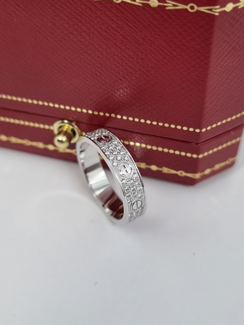 Украшение Cartier  Love Wedding Band, Diamond-Paved  B4083400 