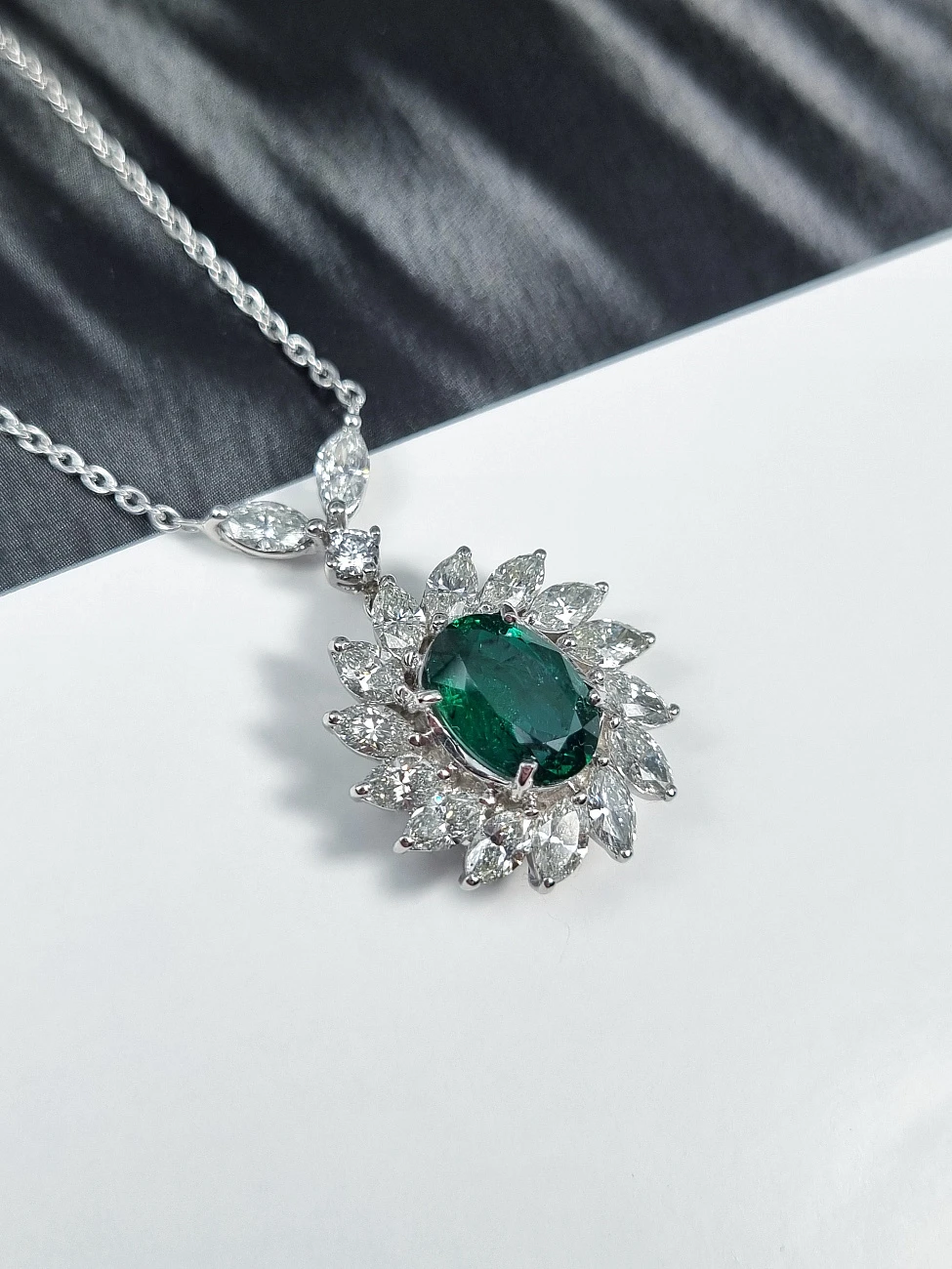 Украшение No Name  Подвеска с изумрудом 1,80 ct.   
