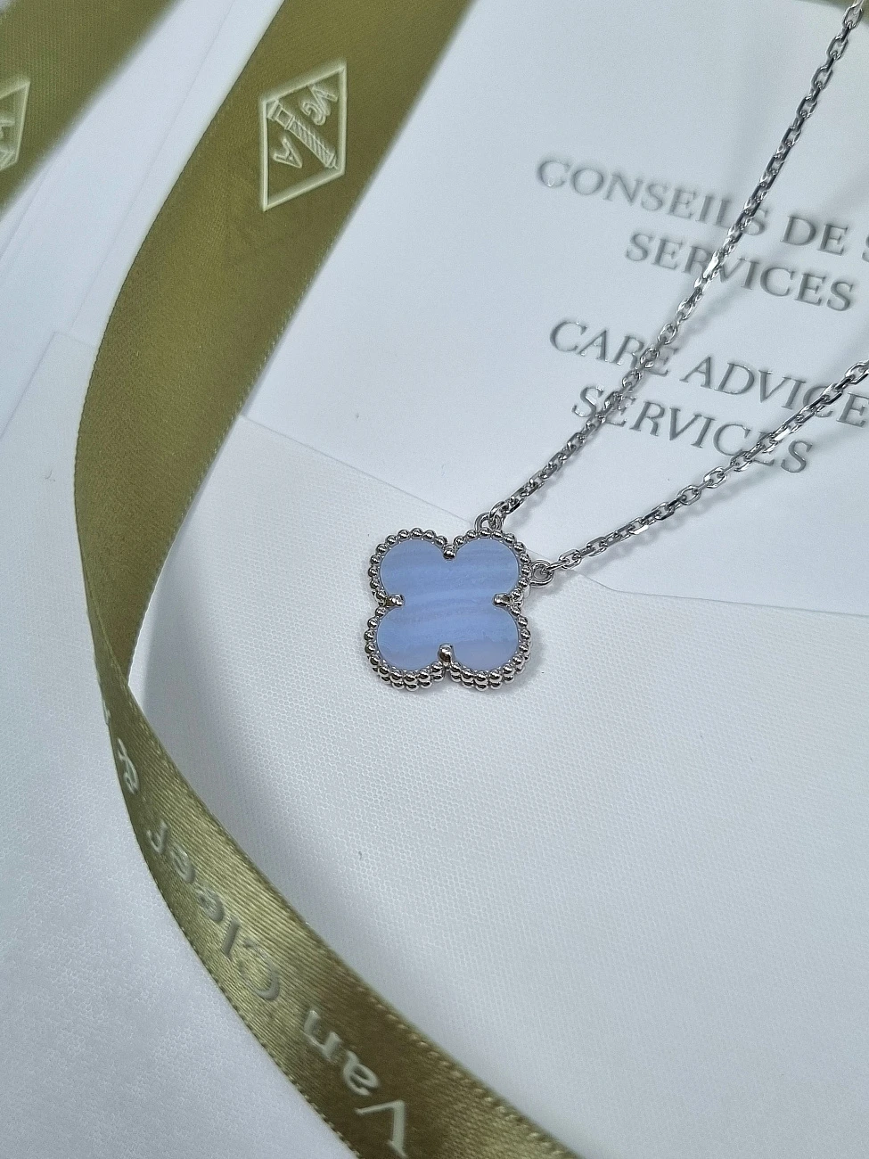 Украшение Van Cleef &amp; Arpels  Vintage Alhambra pendant Chalcedony  VCARD34900 