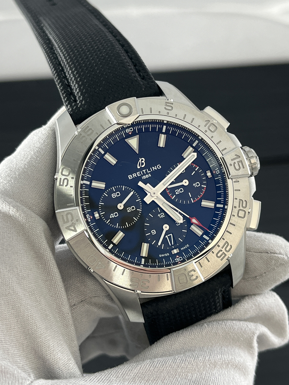 Часы Breitling  Avenger B01 Chronograph 44Mm  AB0147101B1X1