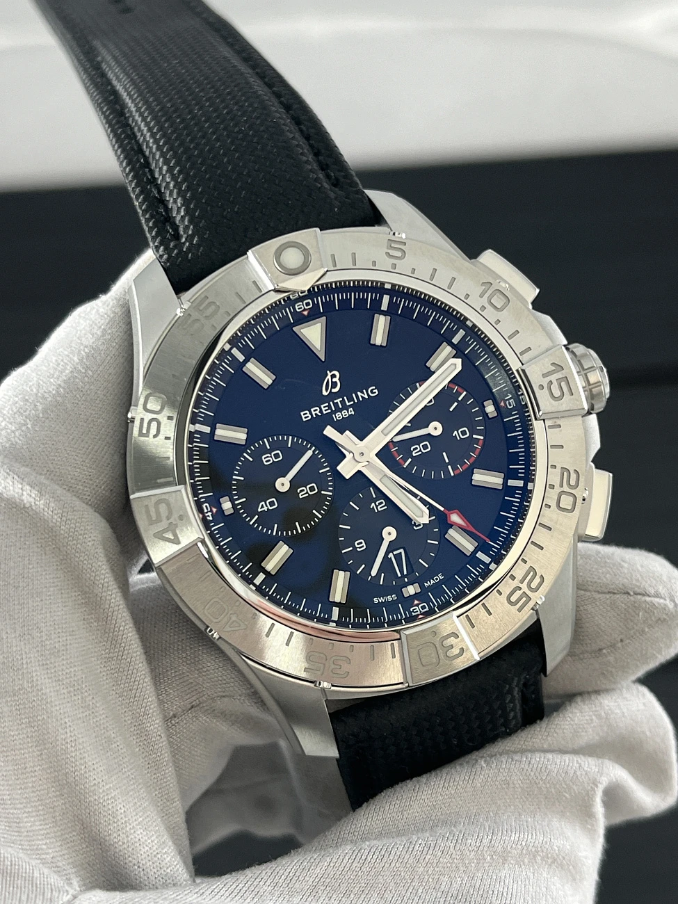 Часы Breitling  Avenger B01 Chronograph 44Mm  AB0147101B1X1