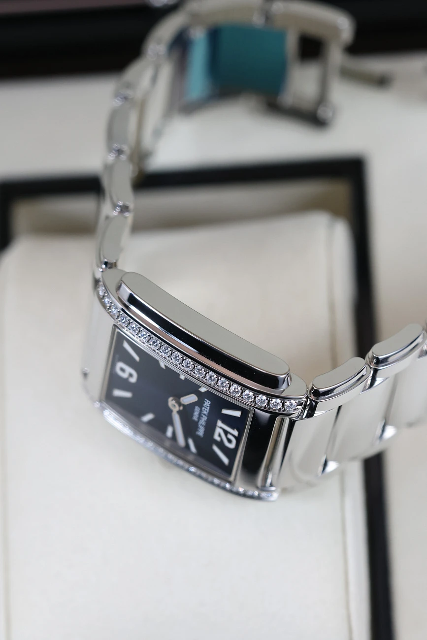 Часы Patek Philippe  Twenty-4 Blue Dial  4910/1200A-001