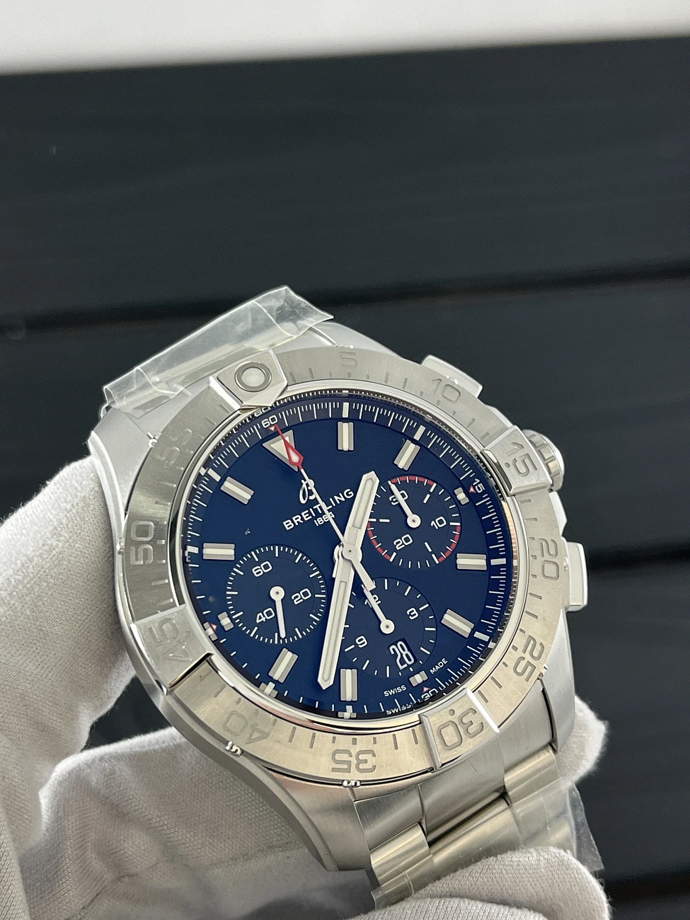 Часы Breitling  Avenger B01 Chronograph 44Mm  AB0147101B1A1