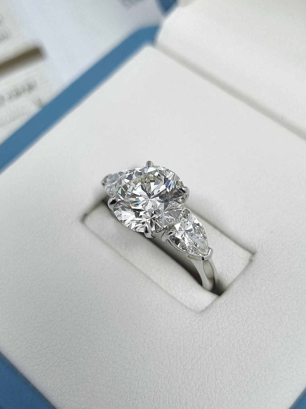 Украшение GIA  Кольцо с бриллиантом 3,33 ct. L/VVS2 (3 Excellent)   