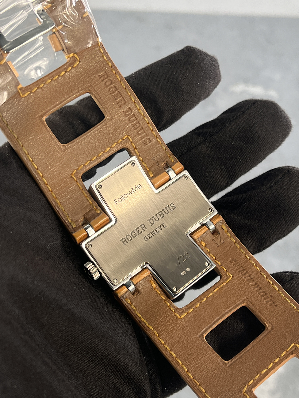 Часы Roger Dubuis  Follow Me Limited Edition 18K White Gold Diamond Set Fix  