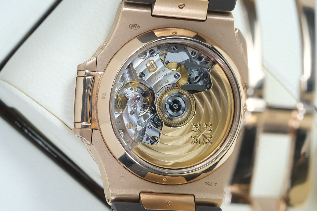 Часы Patek Philippe  Nautilus Chronograph Rose Gold  5980R-001