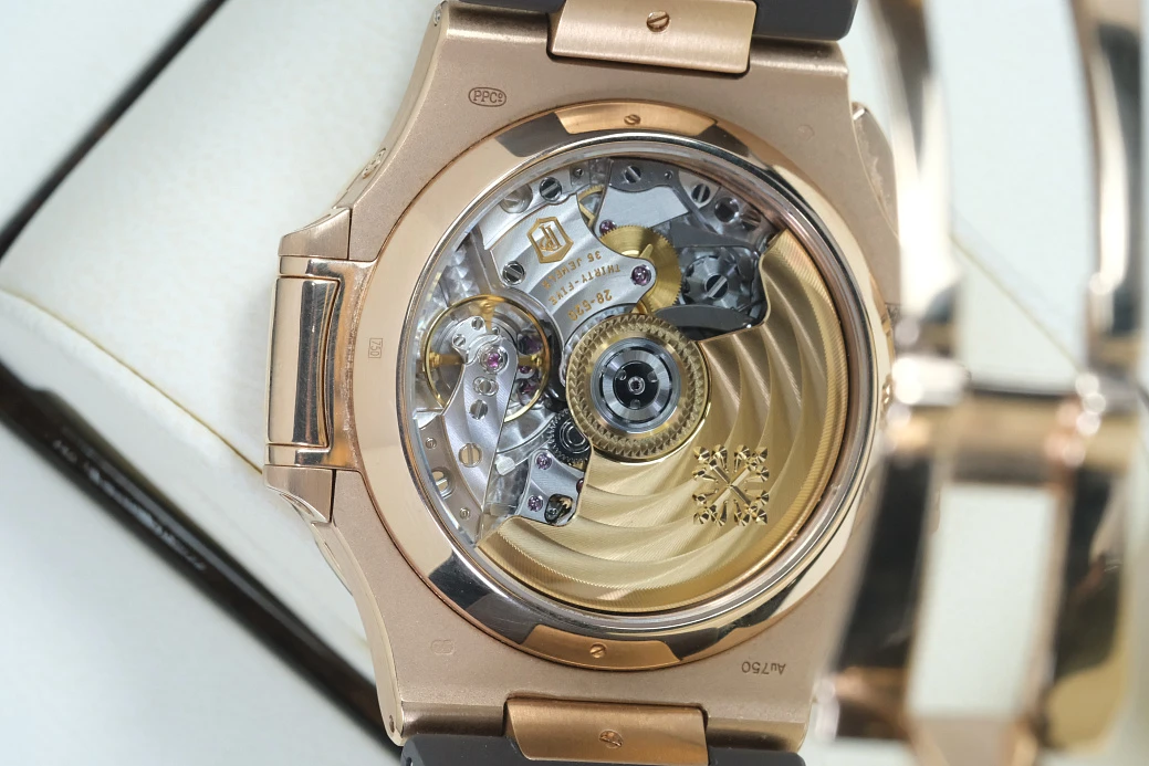 Часы Patek Philippe  Nautilus Chronograph Rose Gold  5980R-001