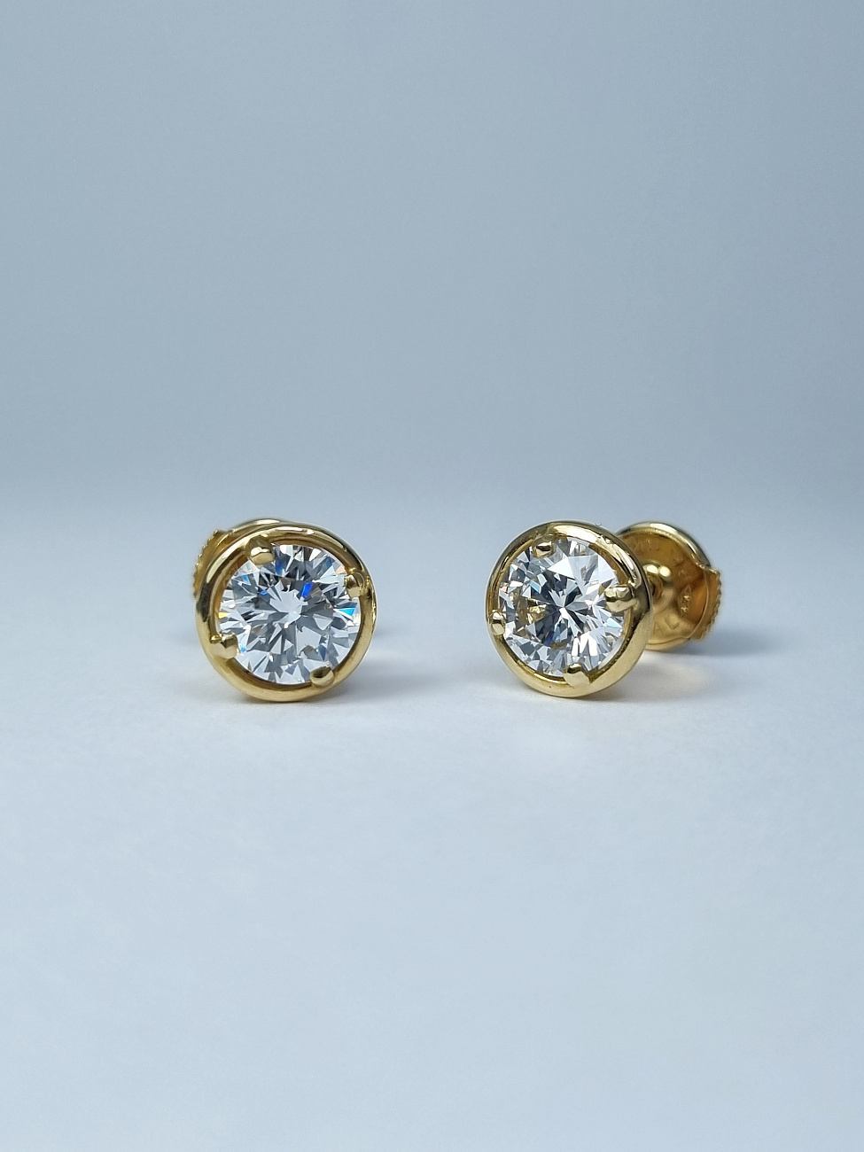 Van Cleef & Arpels в наличии в Москве в &quot;Мануфактуре&quot;! 