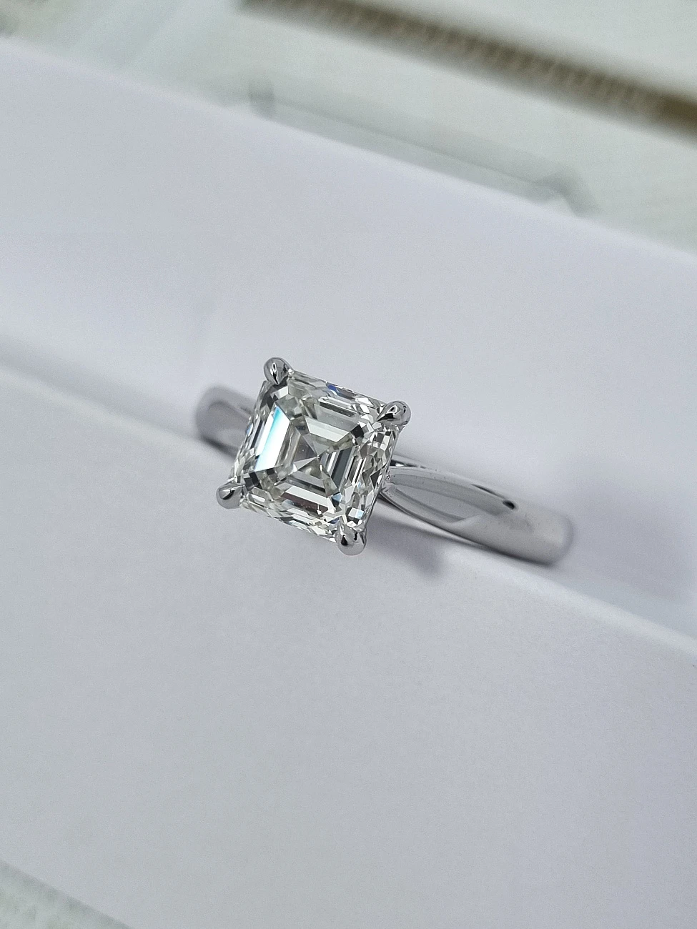 Украшение GIA  Кольцо С Бриллиантом 1,76 Ct. J/Internally Flawless   
