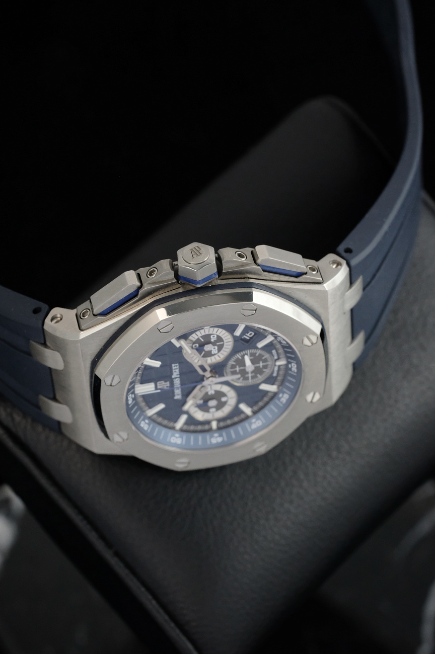 Часы Audemars Piguet  Royal Oak Offshore Chronograph 42 Mm  26480TI.OO.A027CA.01