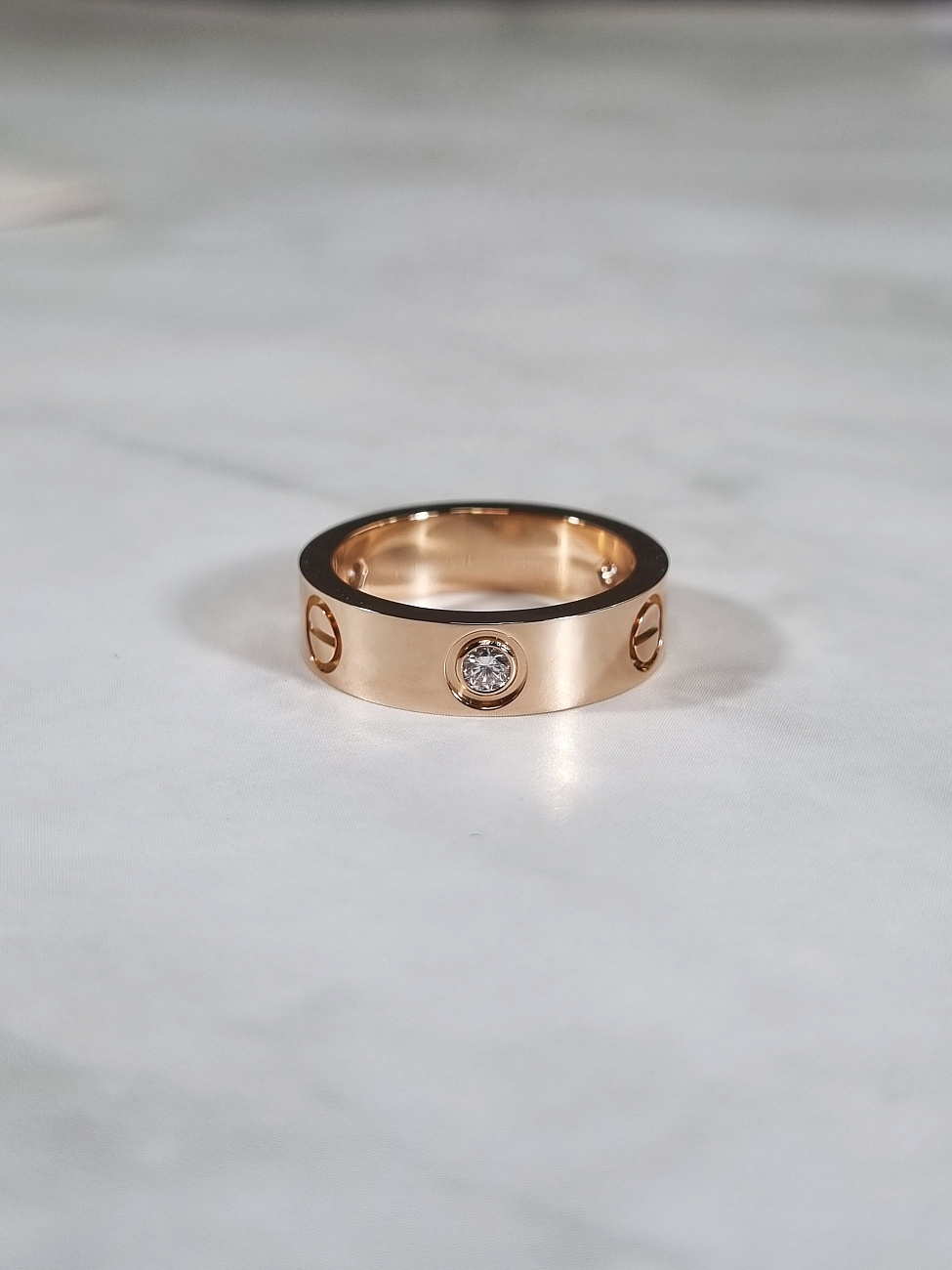 Украшение Cartier  Love Ring, 3 Diamonds  B4087500 