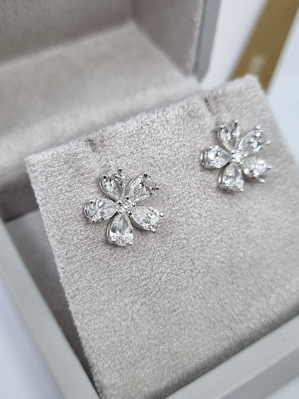 Украшение GIA  Серьги с бриллиантами 3,00 ct. G/VS1   