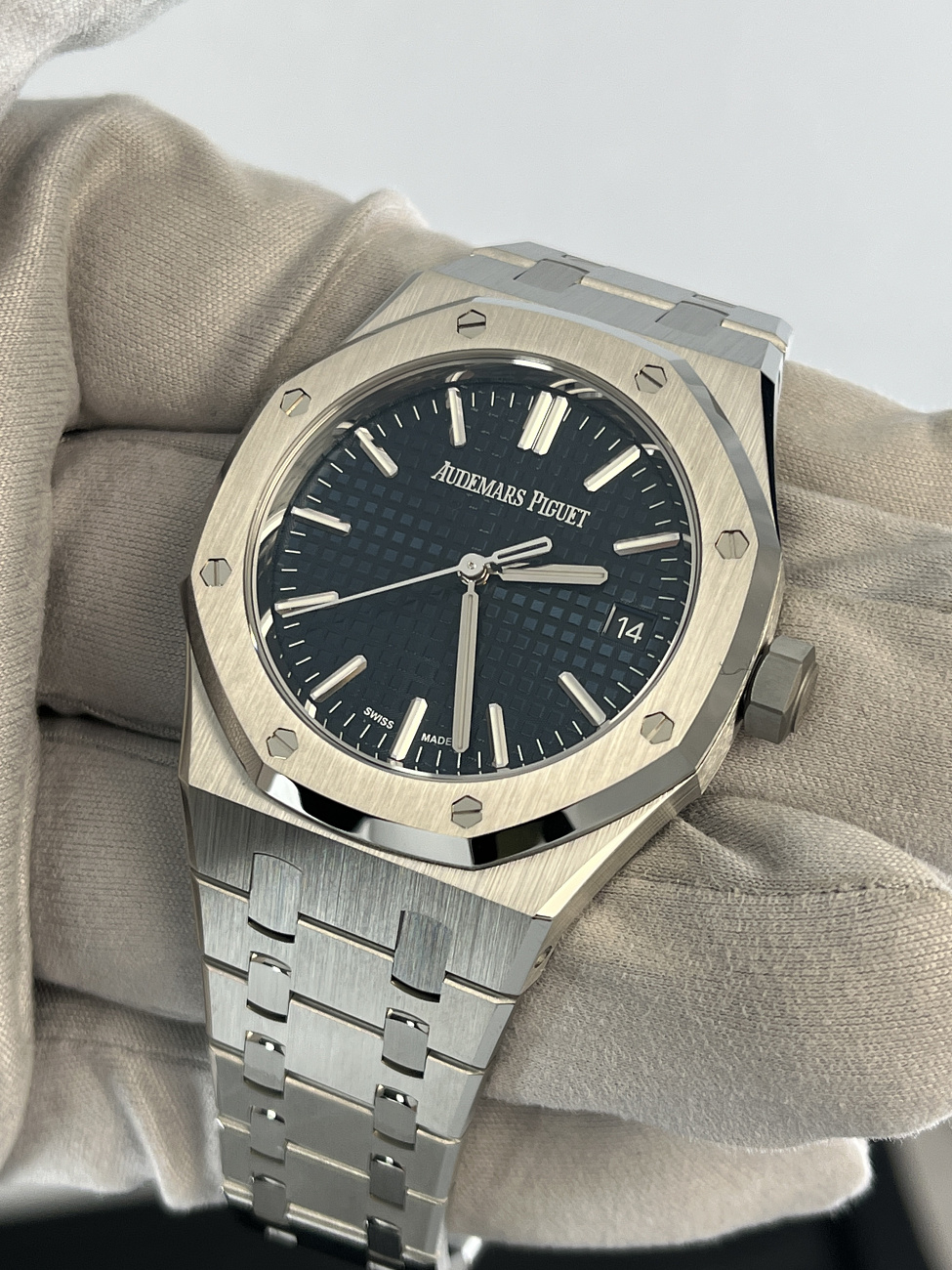 Часы Audemars Piguet  Royal Oak 37 Mm Blue Dial  15550ST.OO.1356ST.06