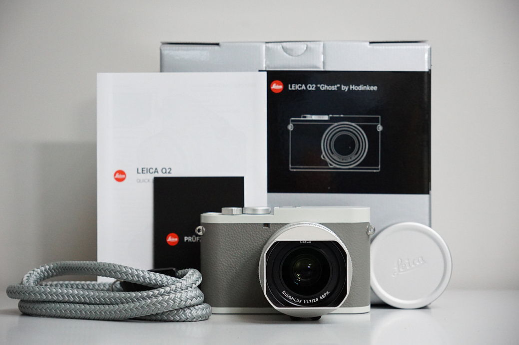Часы   Цифровой Фотоаппарат Leica Q2 Ghost Edition Hodinkee  