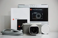Часы Leica  Цифровой Фотоаппарат Leica Q2 Ghost Edition Hodinkee  
