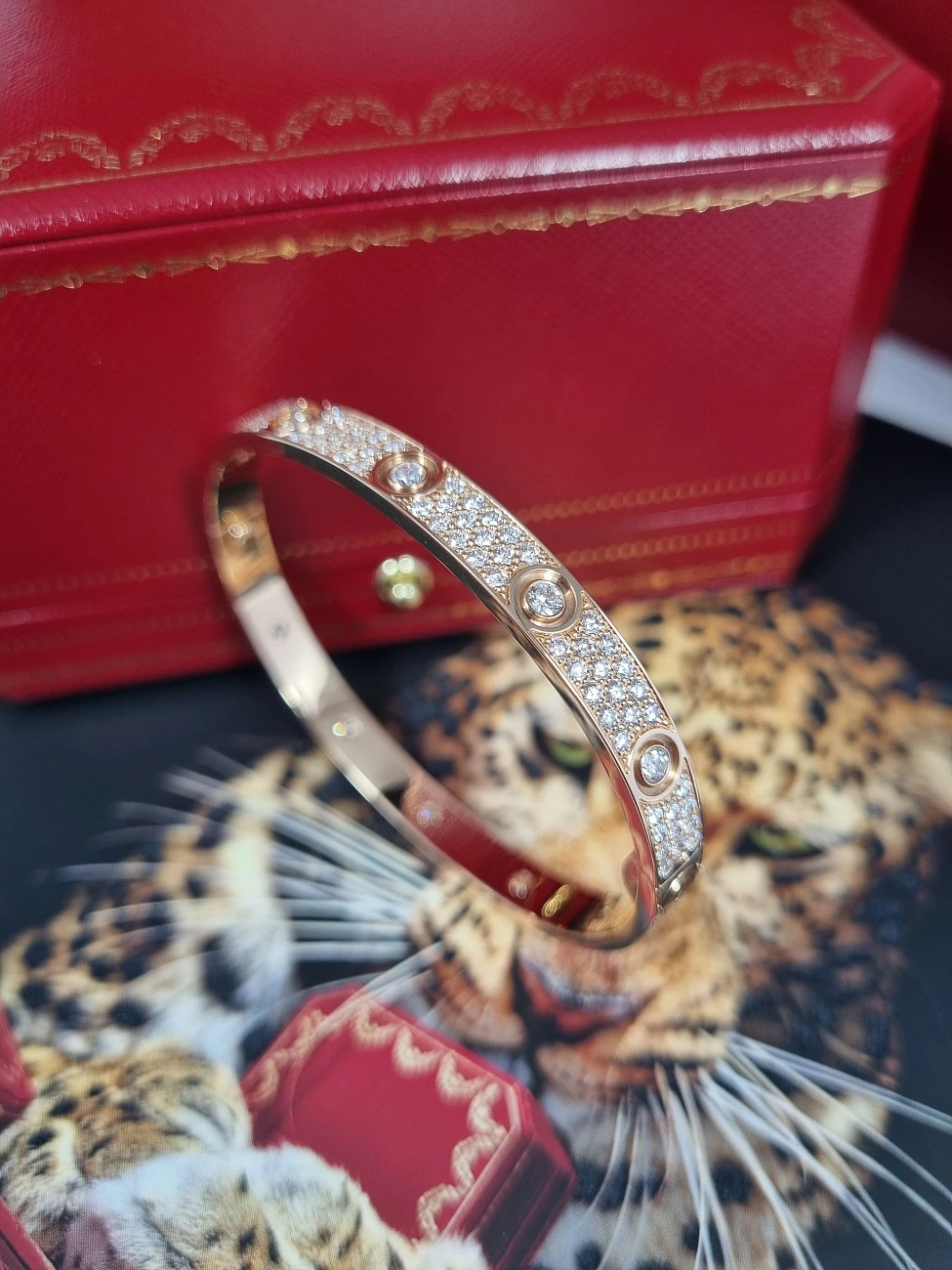 Украшение Cartier  Love Bracelet, Classic Model, Paved, 10 Diamonds  CRN6727217 