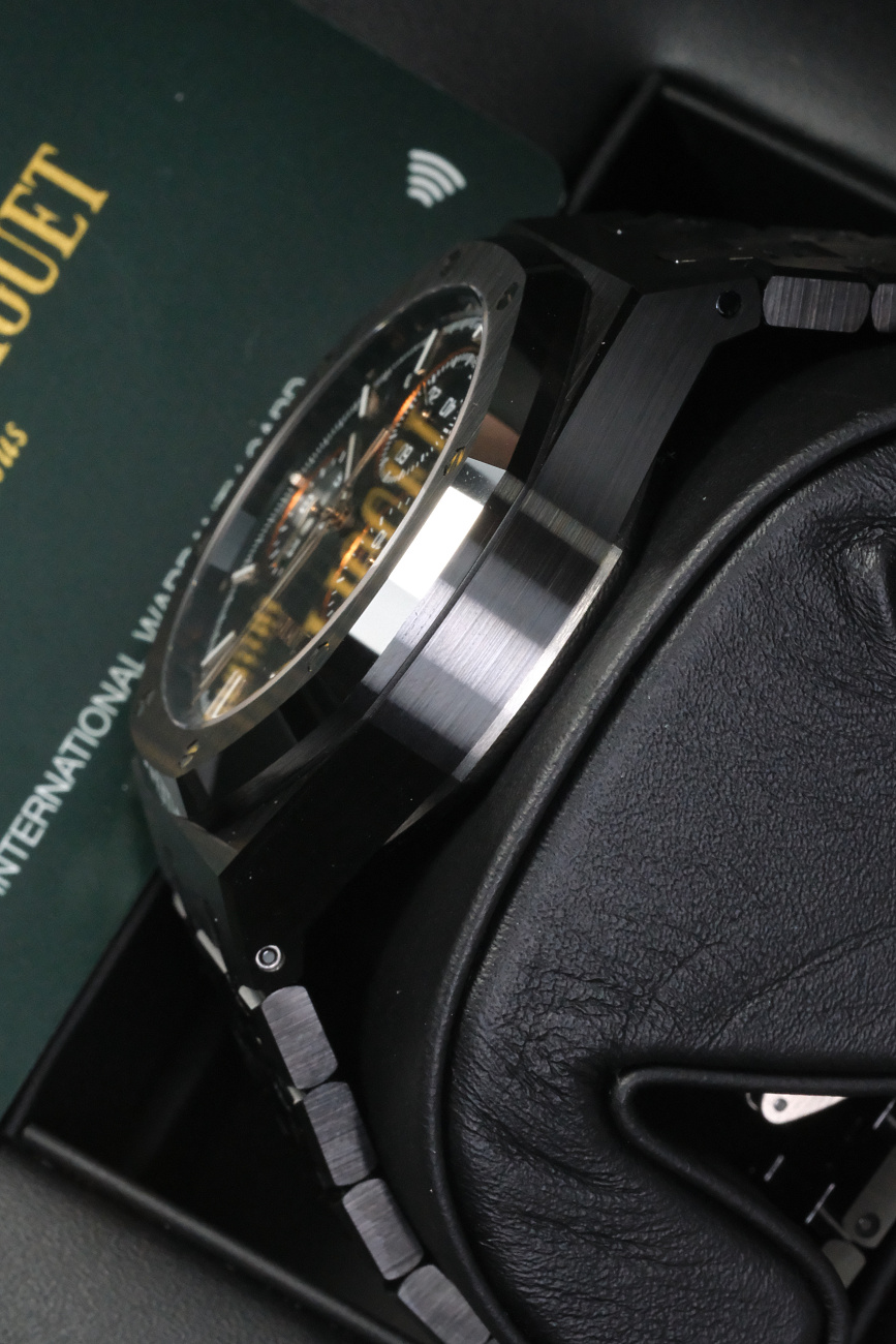 Часы Audemars Piguet  Royal Oak Selfwinding Chronograph Black Ceramic  26240CE.OO.1225CE.02