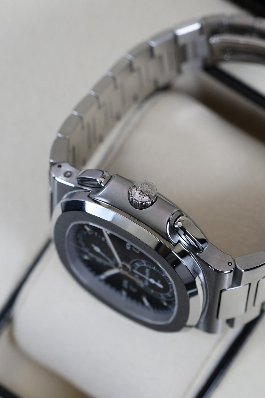 Часы Patek Philippe  Nautilus Travel Time Chronograph  5990/1A-001
