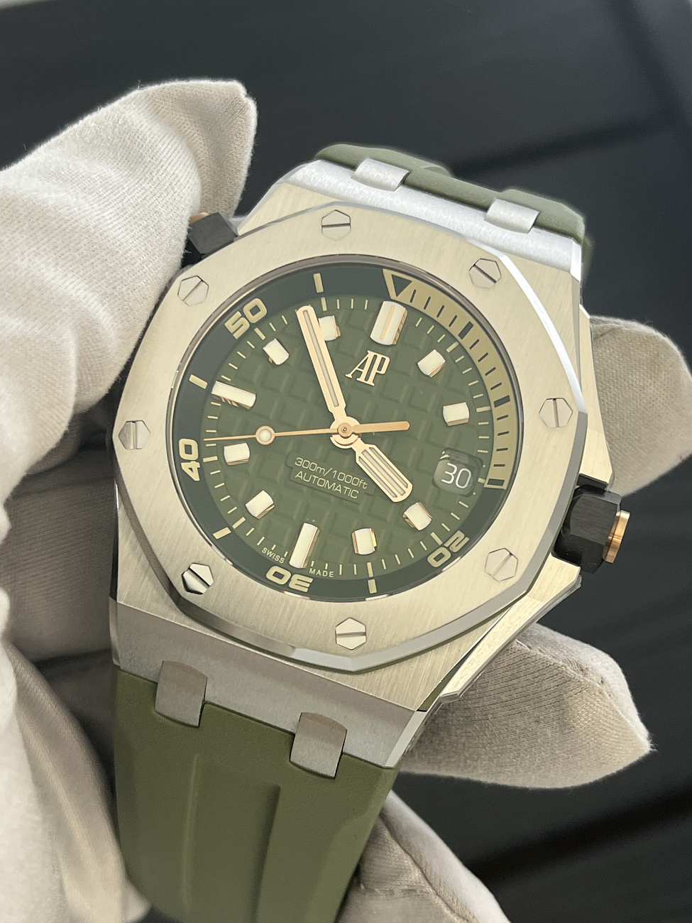 Часы Audemars Piguet  Royal Oak Offshore Diver Green  15720ST.OO.A052CA.01