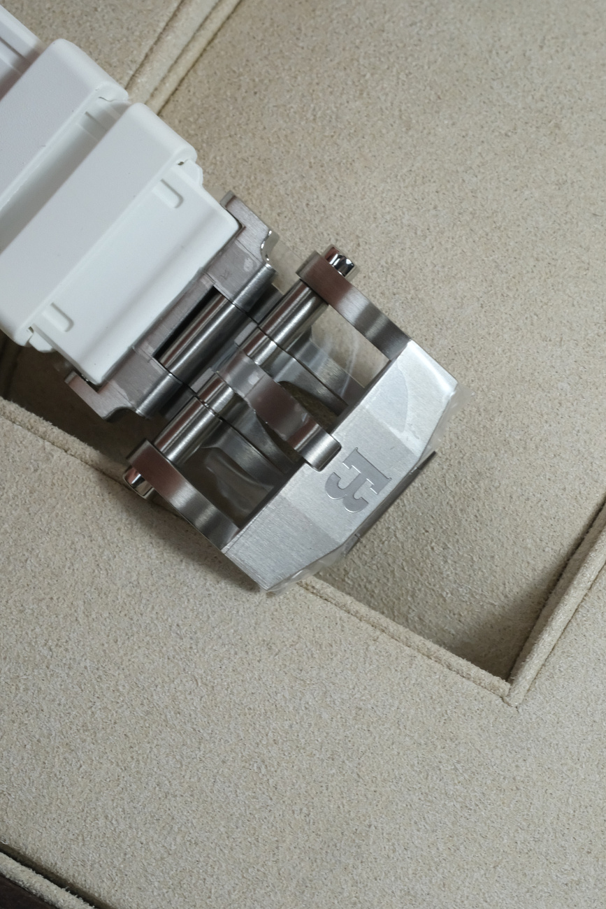 Часы Bianchet  UltraFino Skeleton Sapphire White Flying Tourbillon  CYKA TXXF M