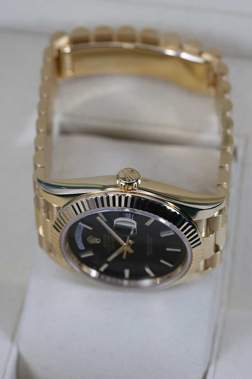 Часы Rolex  Day Date 40Mm Yellow Gold  228238