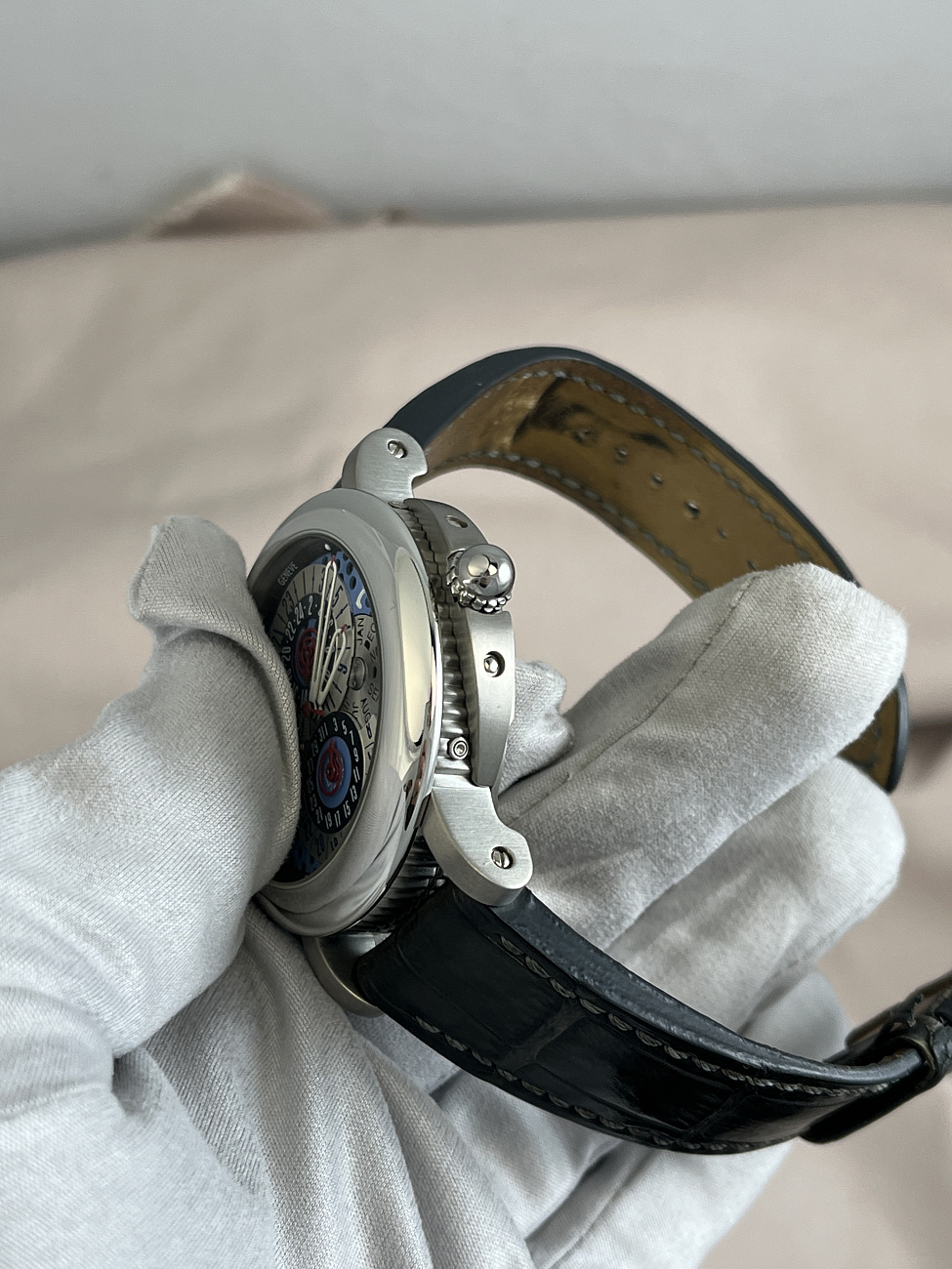 Часы Gerald Genta  Arena Perpetual Calendar  AQG.Y.87.129.CM.BD