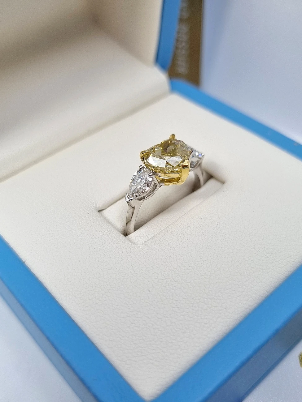 Украшение GIA  Кольцо с бриллиантом 2,28 ct. FBY/VS2   