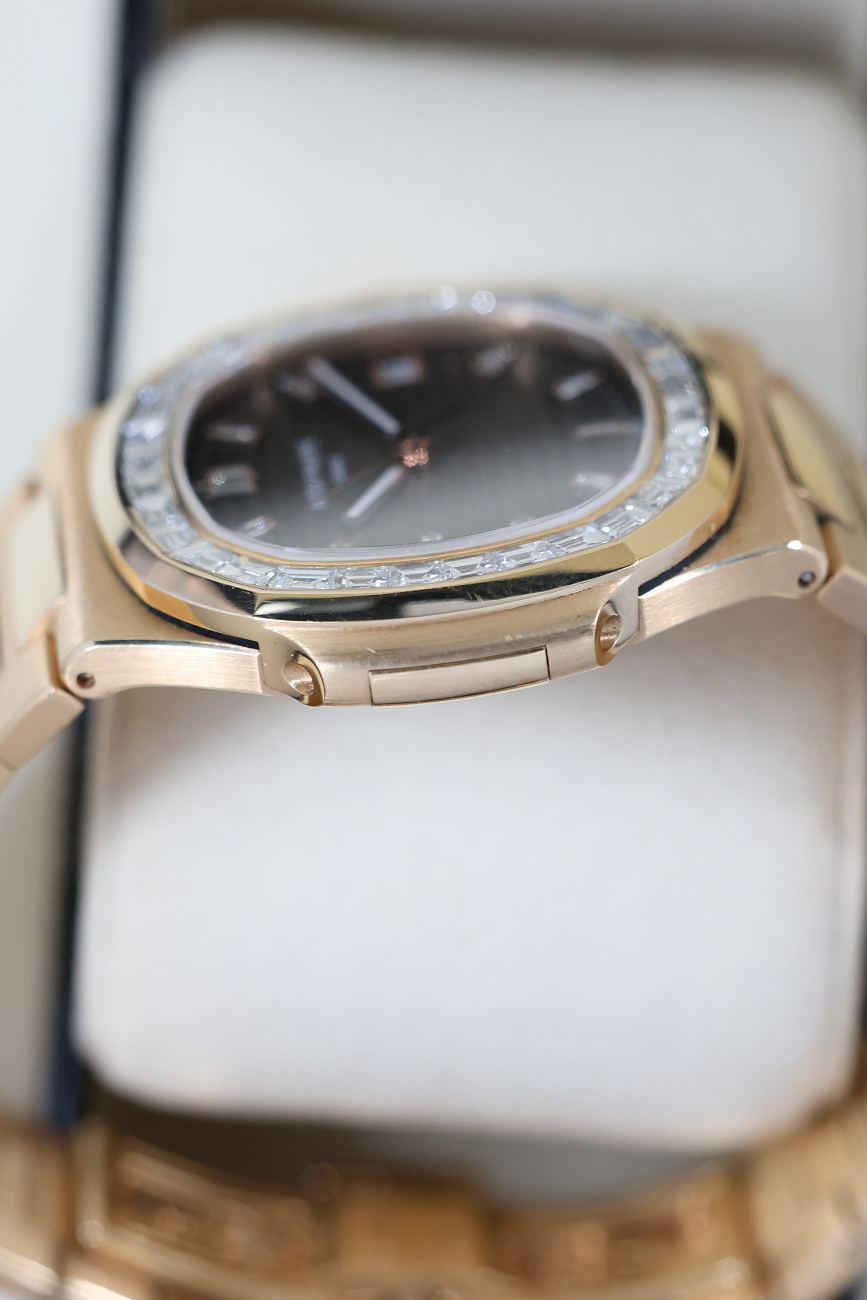 Часы Patek Philippe  Custom Nautilus Rose Gold Brown Diamonds Dial 40Mm Diamonds Bezel  FIX 5723/1R