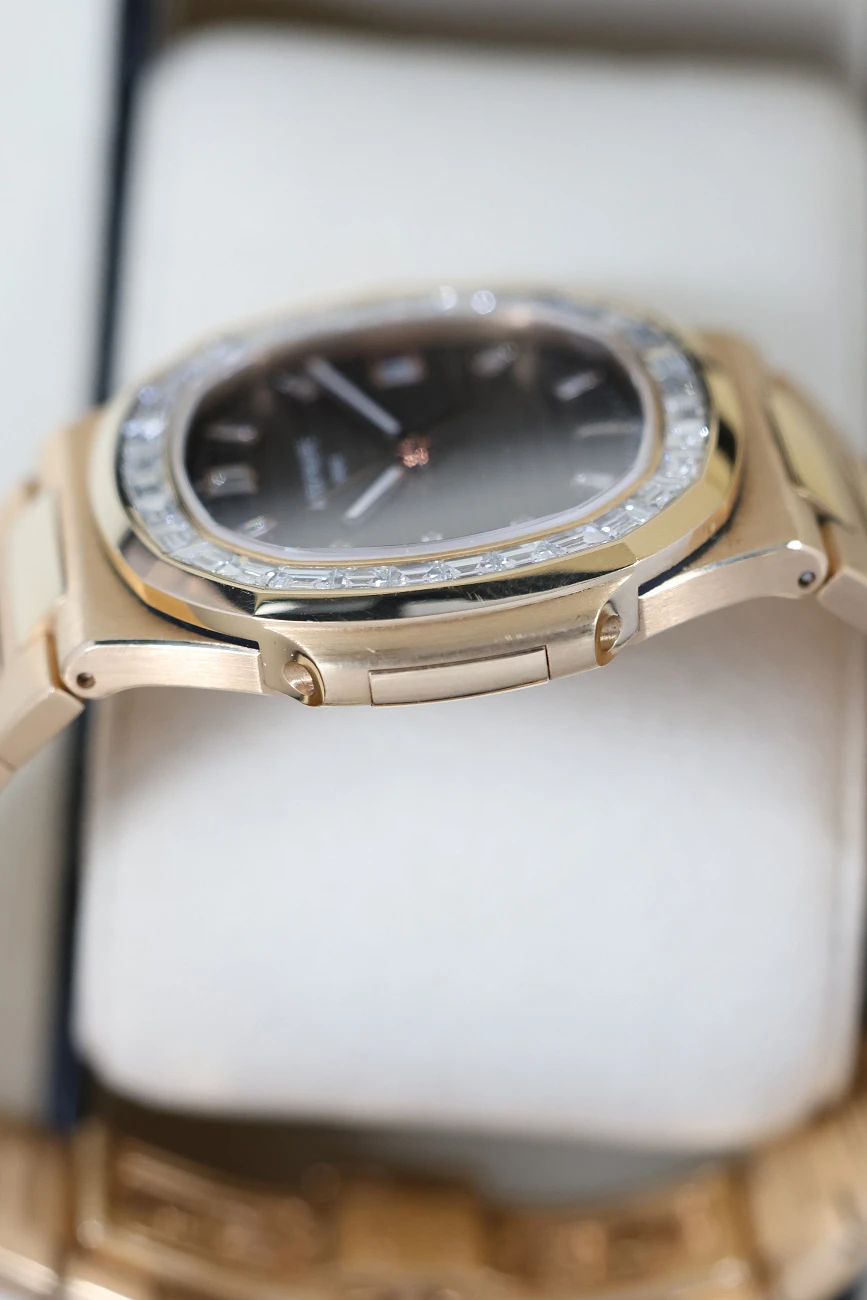 Часы Patek Philippe  Custom Nautilus Rose Gold Brown Diamonds Dial 40Mm Diamonds Bezel  FIX 5723/1R