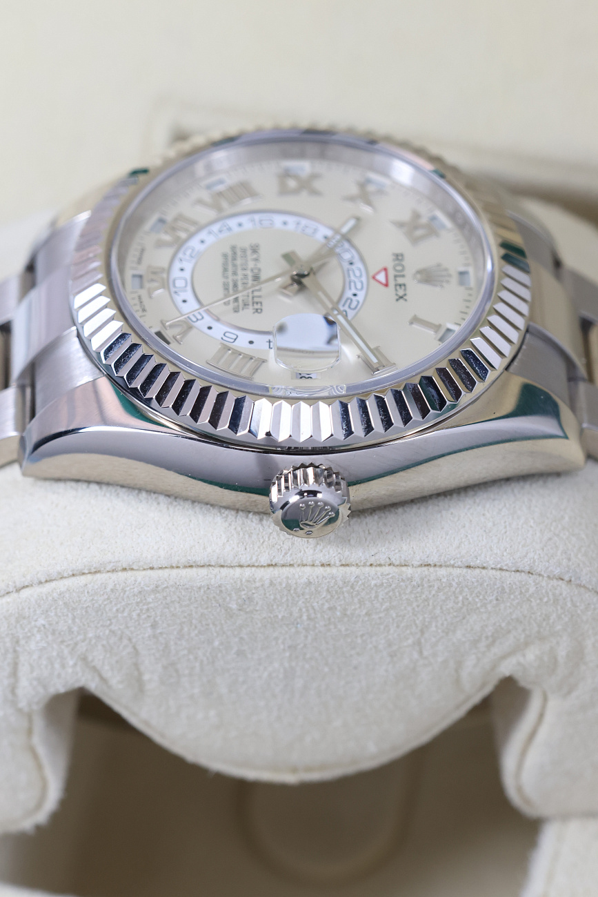 Часы Rolex  Sky-Dweller White Gold White Dial  326939