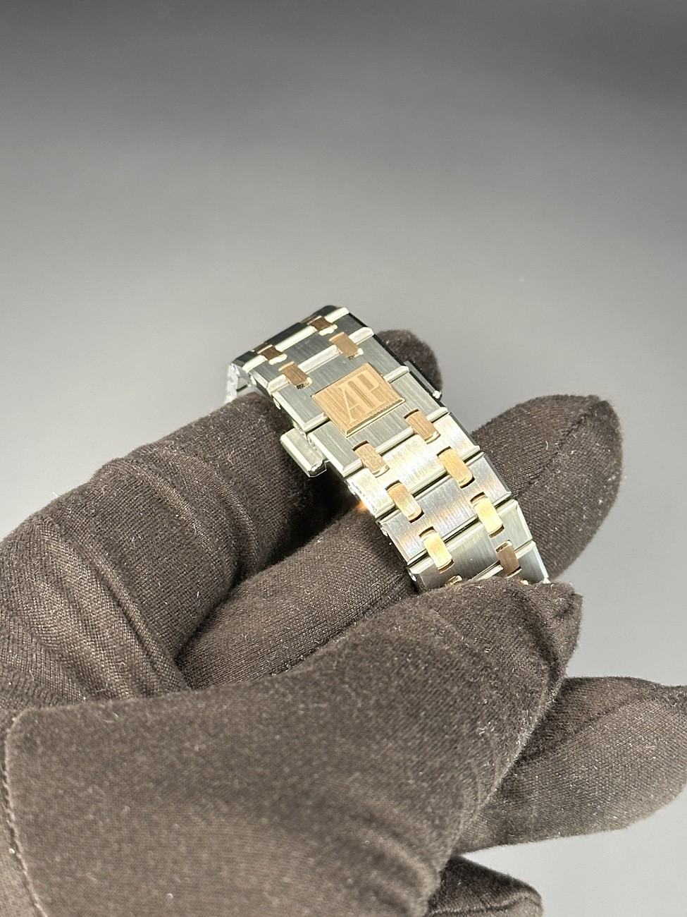 Часы Audemars Piguet  Royal Oak 37 Mm Steel Rose Gold  15550SR.OO.1356SR.02