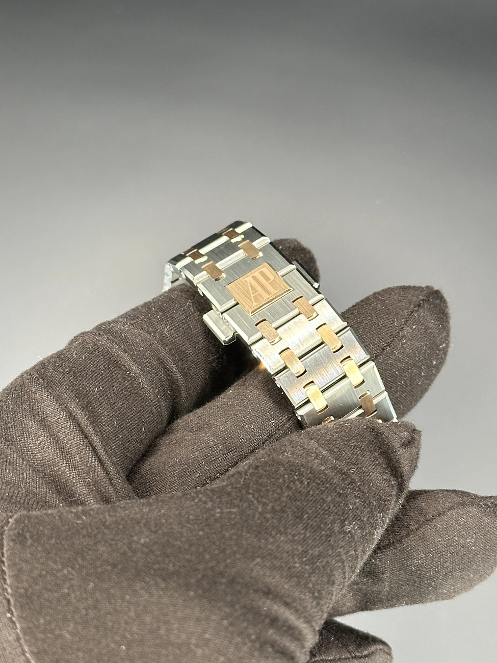 Часы Audemars Piguet  Royal Oak 37 Mm Steel Rose Gold  15550SR.OO.1356SR.02