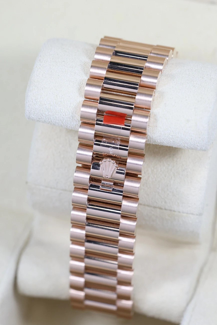 Часы Rolex  Oyster Day-Date 40 Chocolate Dial  228235-0003