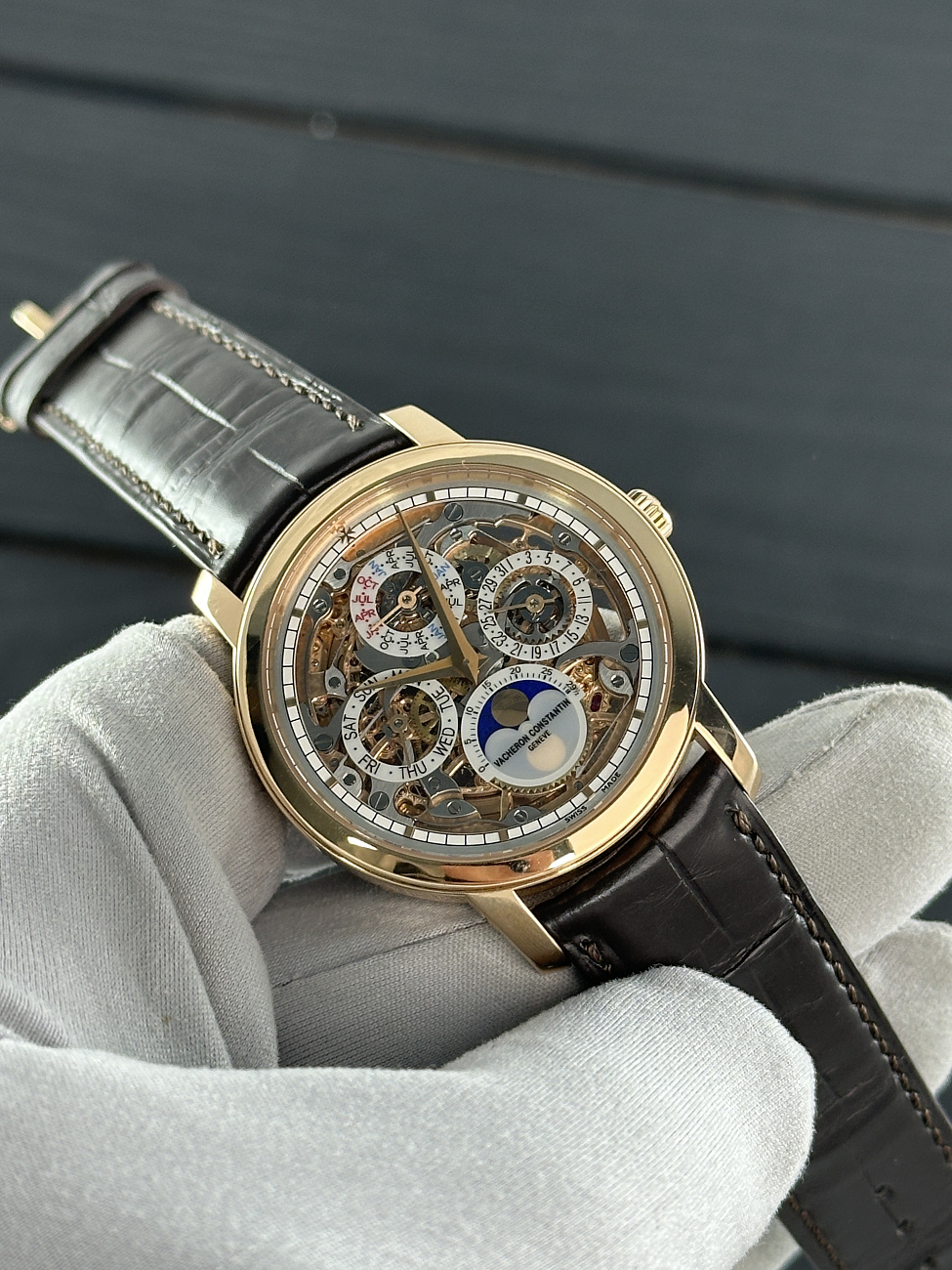 Часы Vacheron Constantin  Vacheron Constantin Traditionnelle Perpetual Calendar Openworked  43172/000R-9241