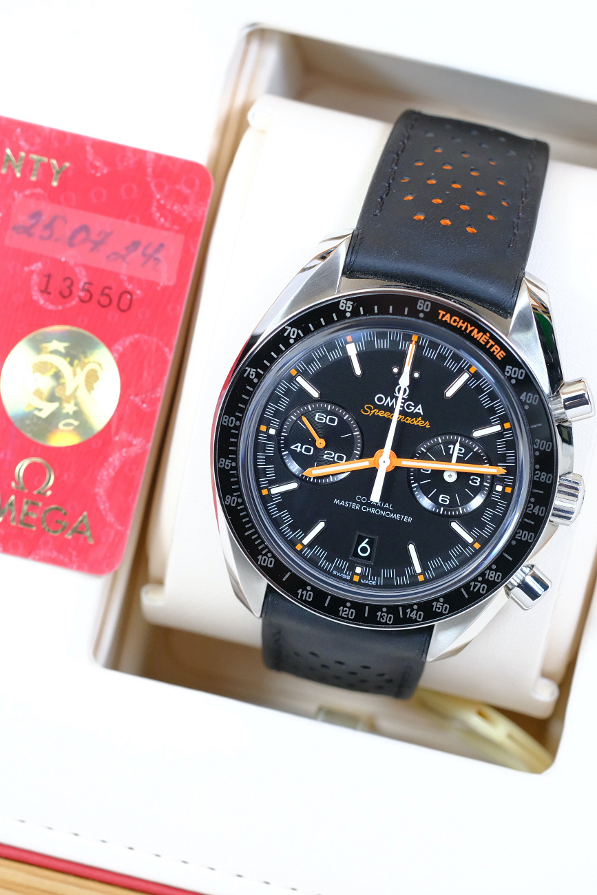 Часы Omega  Speedmaster Racing  329.32.44.51.01.001