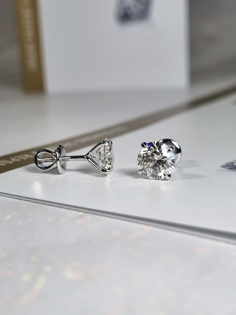 Украшение NO NAME  Серьги 2,00/2,05 Ct. J/Si1 (3 Excellent)   