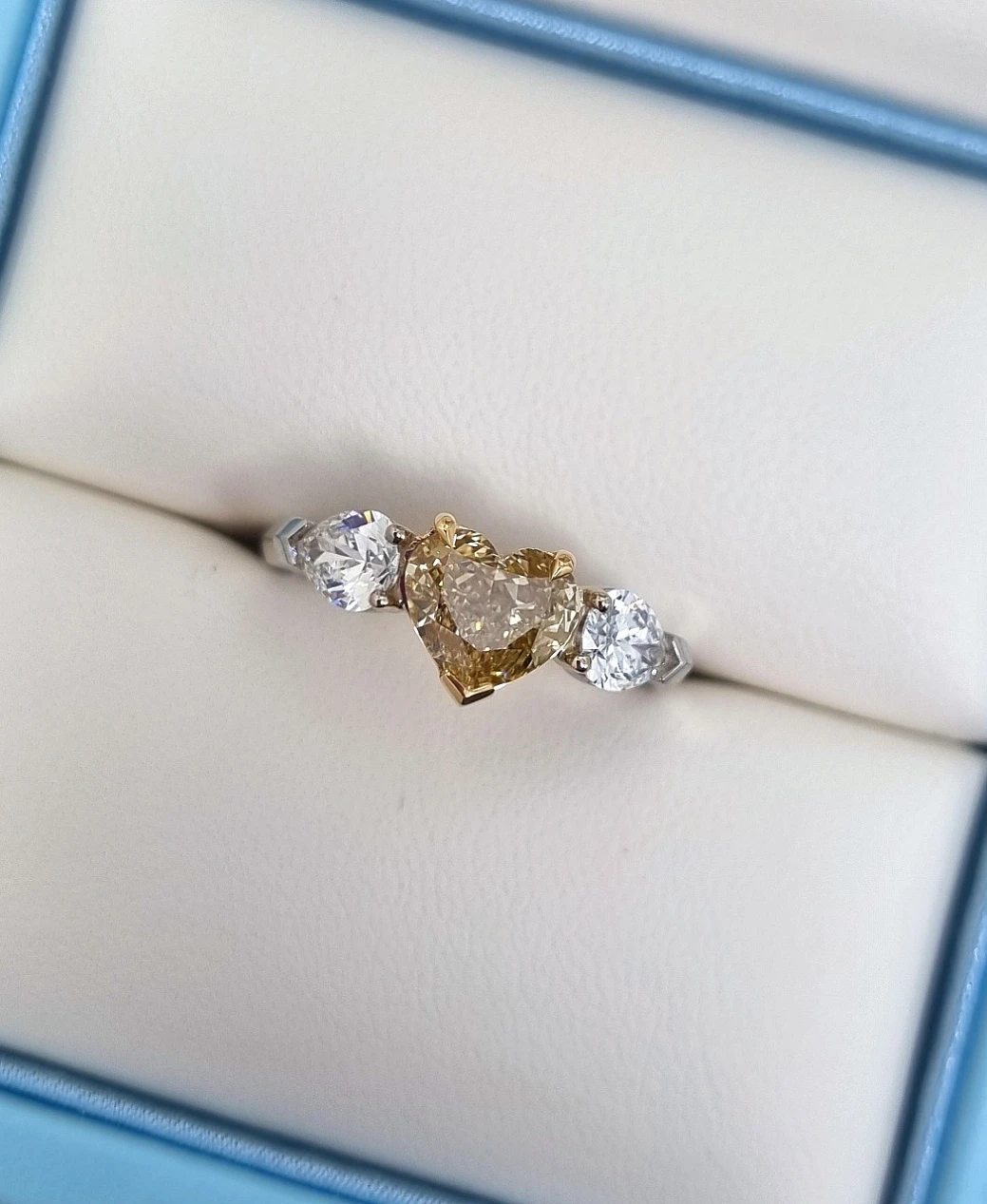 Украшение GIA  Кольцо с бриллиантом 1,50 ct. FBY/VS2   