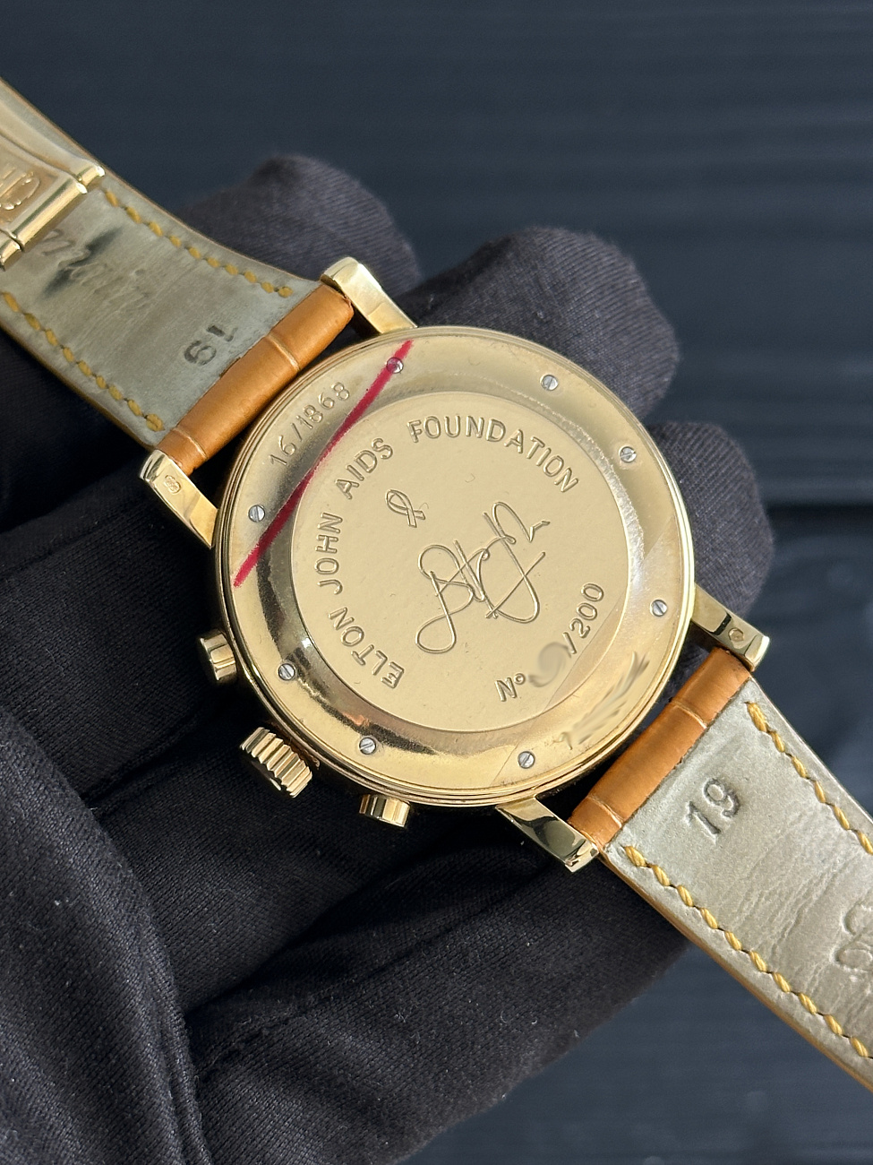 Часы Chopard  Limited Edition Elton John Aids Foundation Chronograph 18K Yellow Gold 39Mm  16/1868