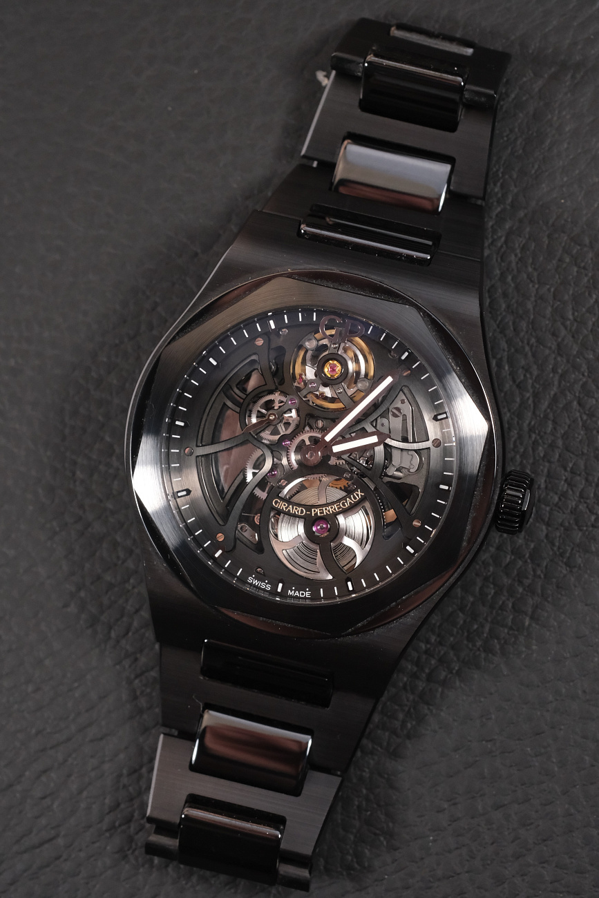 Часы Girard-Perregaux  Laureato Skeleton Ceramic  81015-32-001-32A