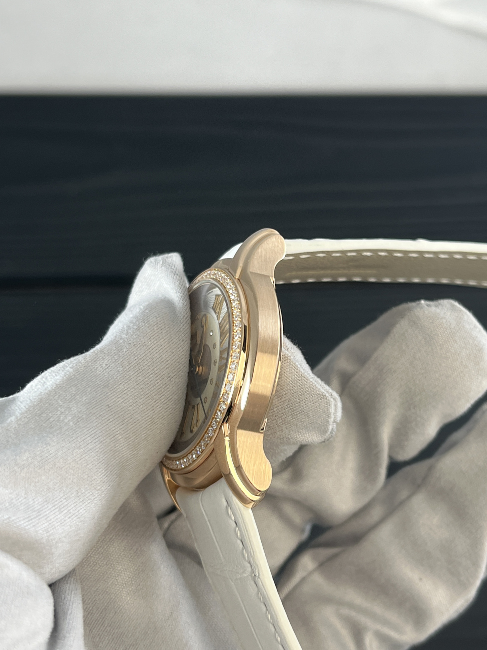 Часы Audemars Piguet  Millenary Ladies Diamonds Mop Rose Gold  77301OR.ZZ.D015CR.01