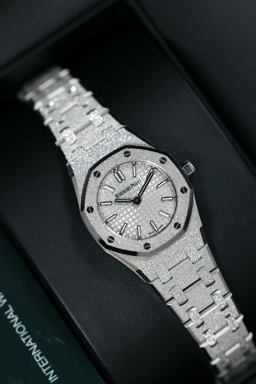 Часы Audemars Piguet  Royal Oak Mini Frosted White Gold 23Mm  67630BC.GG.1312BC.01