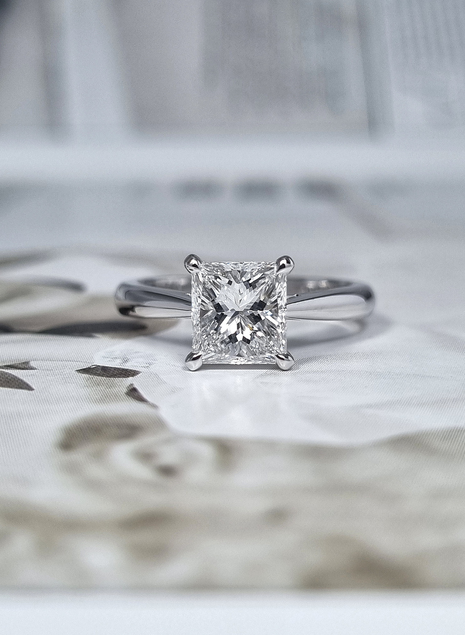 Украшение No Name  Кольцо с бриллиантом 1,54 ct. D/VVS2   