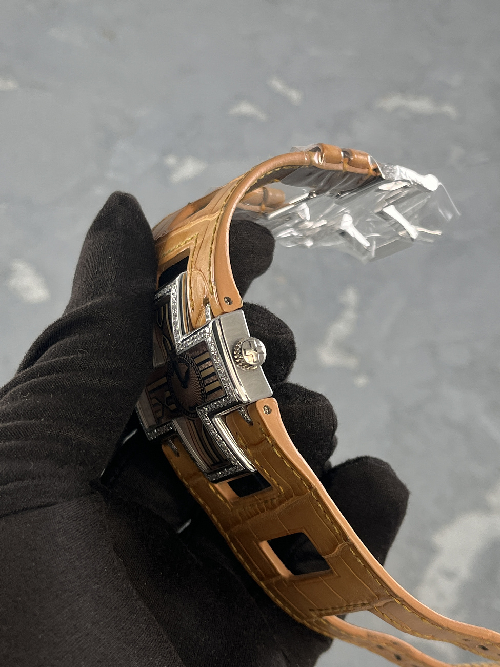 Часы Roger Dubuis  Follow Me Limited Edition 18K White Gold Diamond Set Fix  